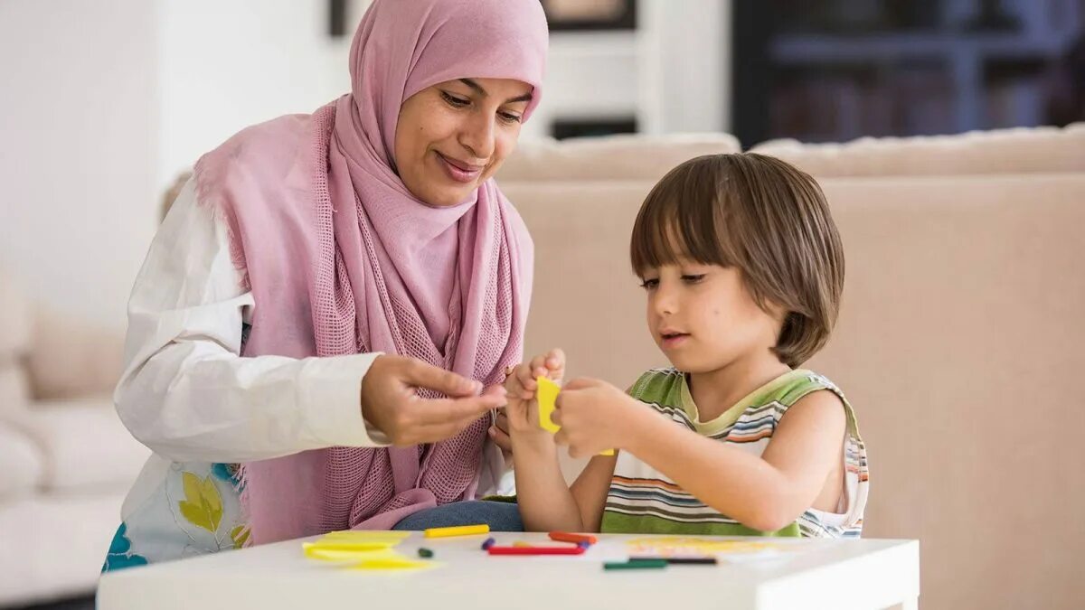 Arabic mother. Arabic mother Stand. Sopan. Ibu main