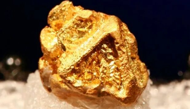 Золото поверхность. Золото / aurum (au) минерал. Золотые самородки урала. Золото это минерал или металл. Золото это минерал или металл.