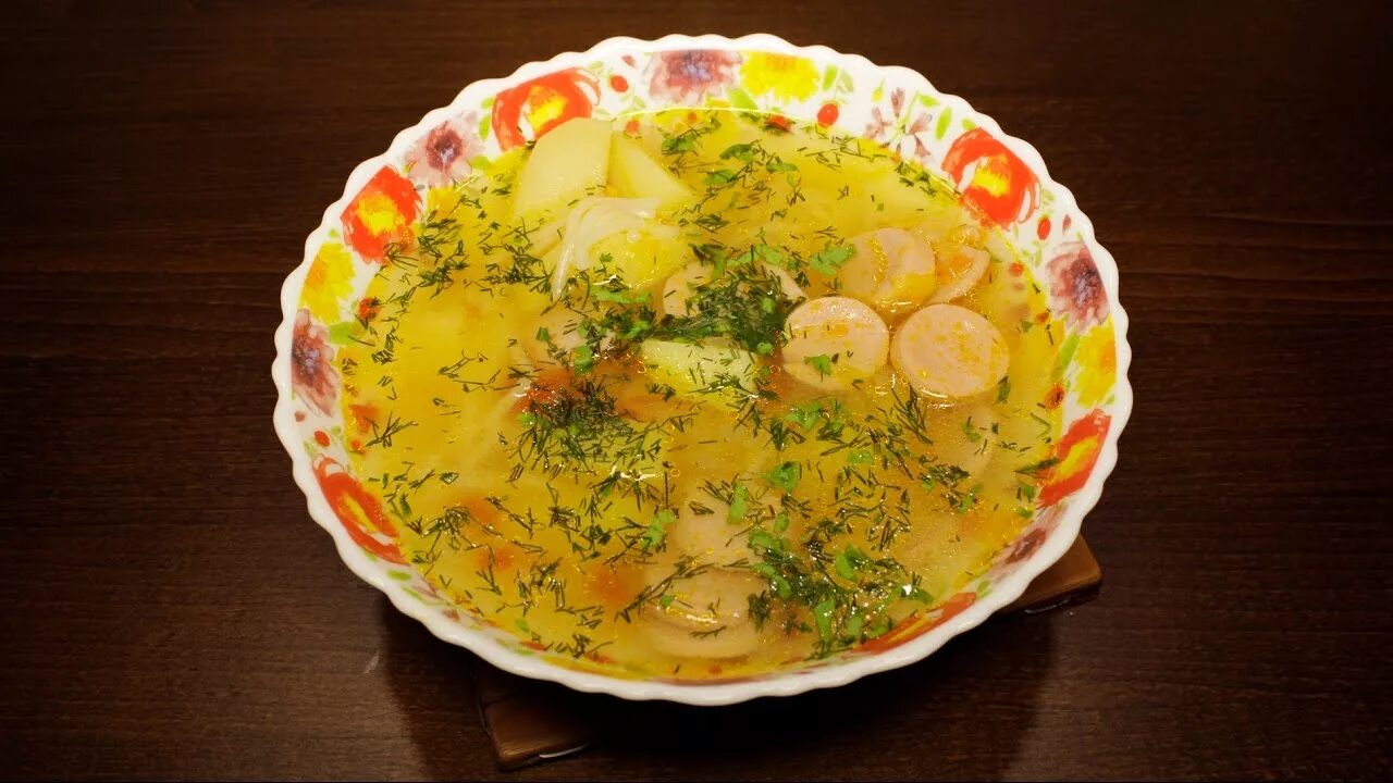 Суп картофельный с сосисками. Гороховый суп с сосисками. Суп с сосисками и вермишелью и зеленым горошком. Суп с сосисками и вермишелью и зеленым горошком. Быстрый суп с сосисками.