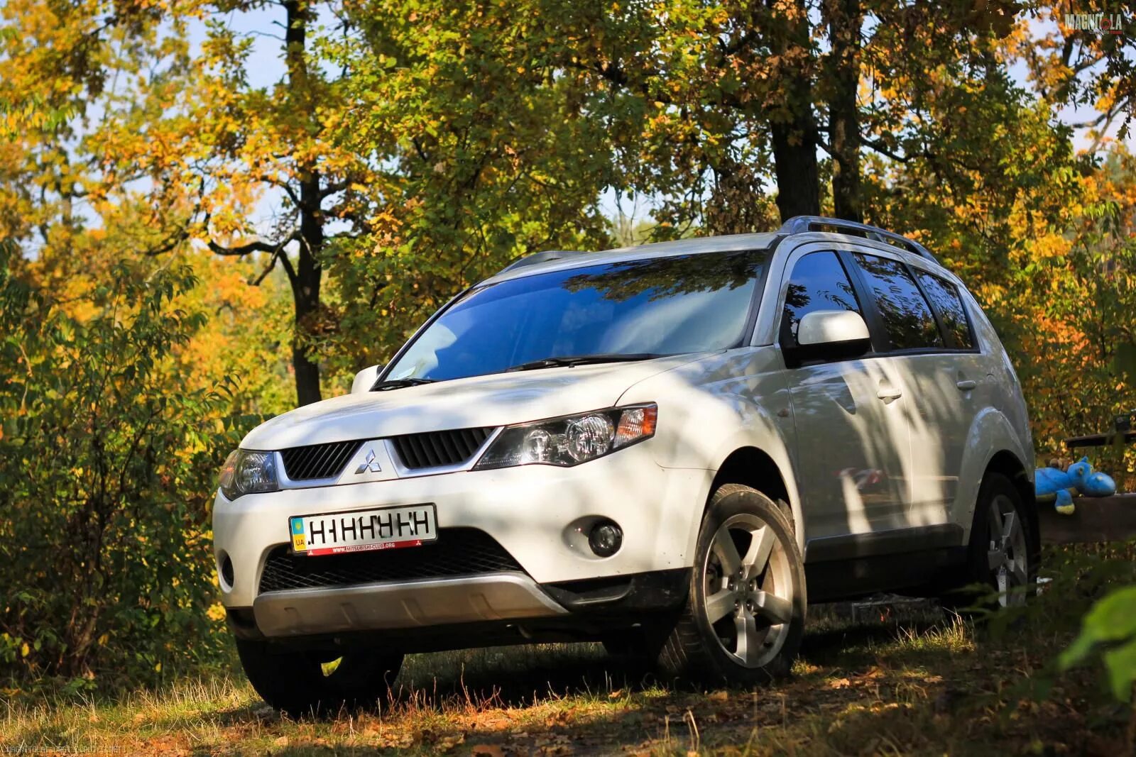 Мицубиси аутлендер россии. Mitsubishi Outlander XL. Mitsubishi Outlander XL 2.4. Аутлендер ХЛ Пежо. Mitsubishi Outlander XL дизель.