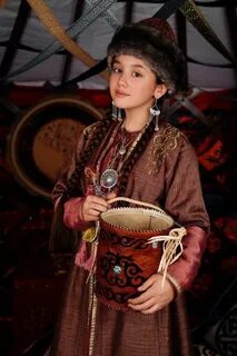 Анасы қызының киска сексін жалайды