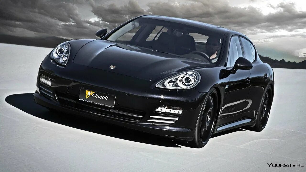 Порше сколько лошадиных. Порше панамера марка. porsche panamera 2011. марка машины порш панамера. порше панамера знак на машине.