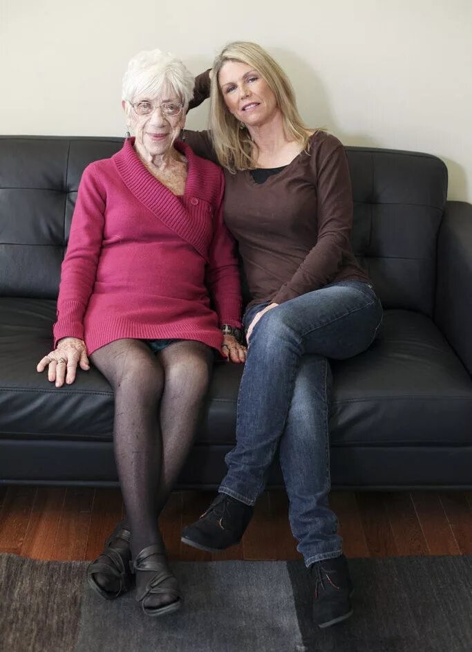 Russian old moms. Красивые взрослые женщины. Женщина в возрасте. Старые волосатые женщины. Russian old moms.