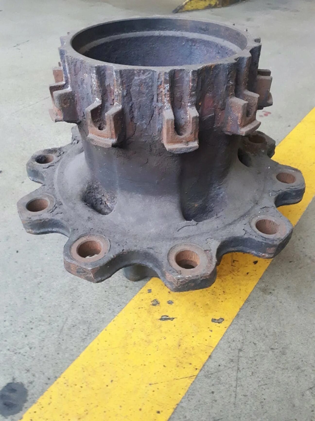 Ступица даф задняя. Ступица задняя daf 105. Ступица daf 105 1812161. Ступица переднего колеса даф 105. Ступица daf cf85.