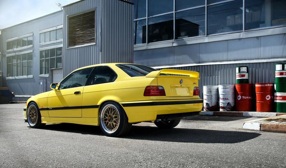 Yellow 36. Bmw m3 e36 желтая. Bmw m3 e36 coupe. Bmw e36 желтая. Bmw m3 e36 dakar yellow.