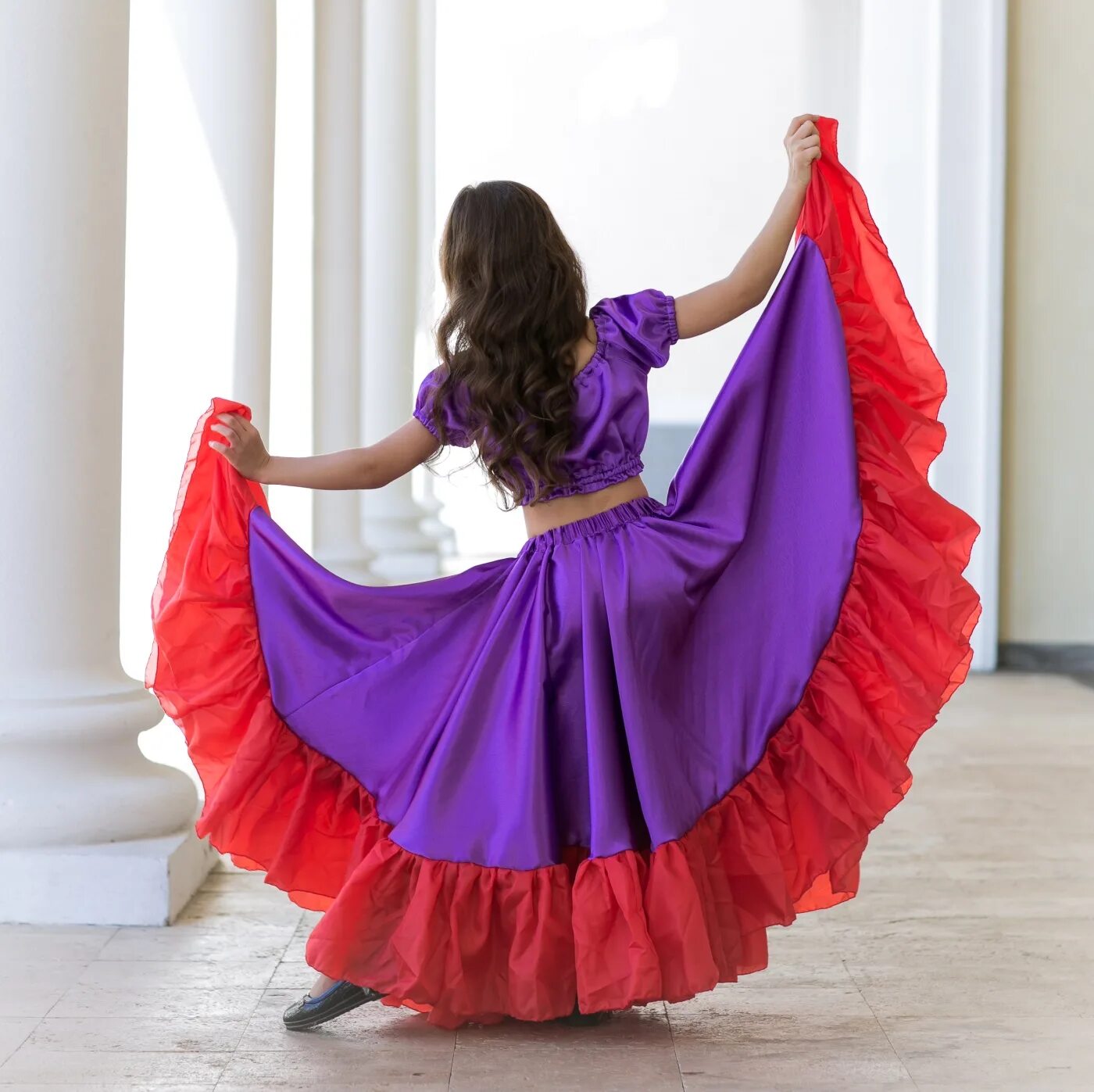 юбка гимнастическая белая на завязках корри. юбка шифоновая для танцев. юбка солнце для танцев. юбка для хореографии атласная на резинки. длинная юбка для бальных танцев.