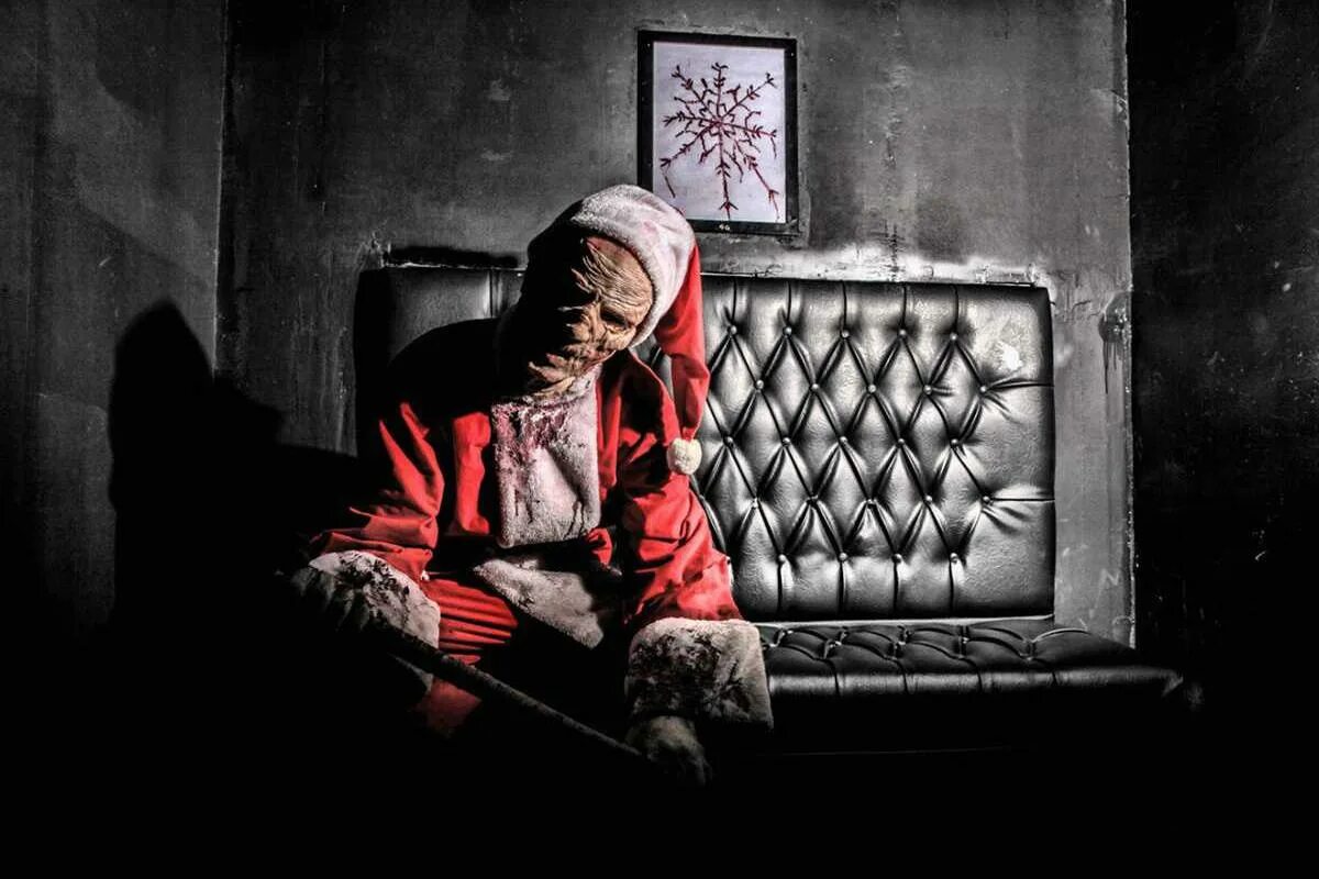 Квест плохой санта энгельс. Квест санта. Квест санта. Квест санта. Фабрика санты квест.