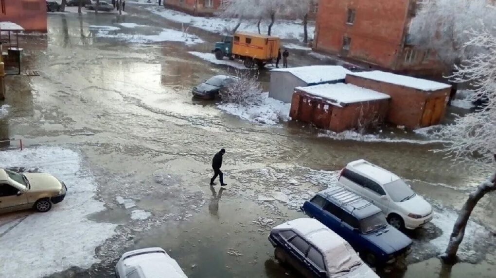 Наводнение в Омске. Потоп в Омске. Омск затопило. Прорыв трубы Омск. Омск под водой