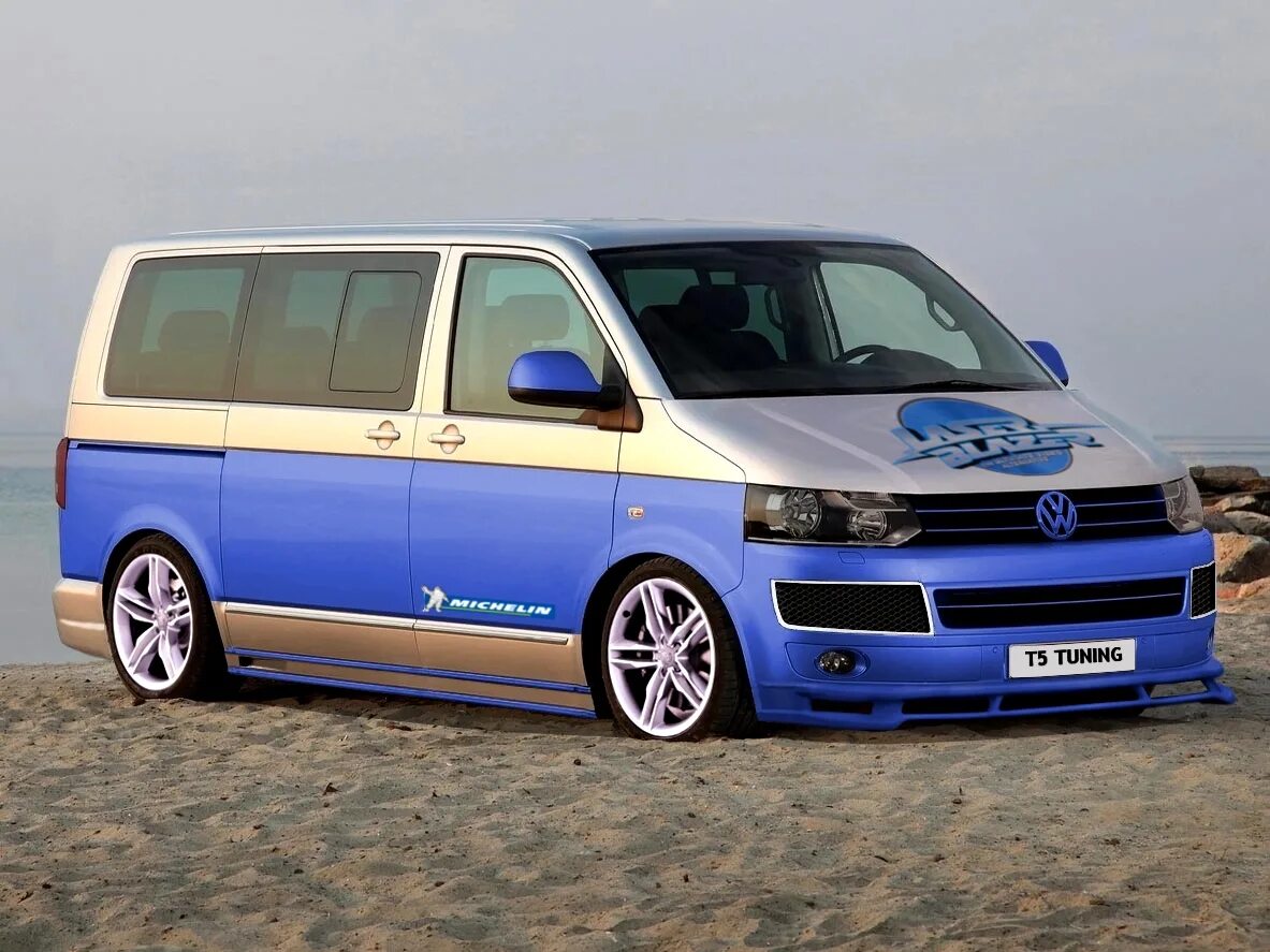 VW t5. Volkswagen Transporter t4 двухцветный. VW t5 двухцветный. Фольксваген Транспортер т5 двухцветный.