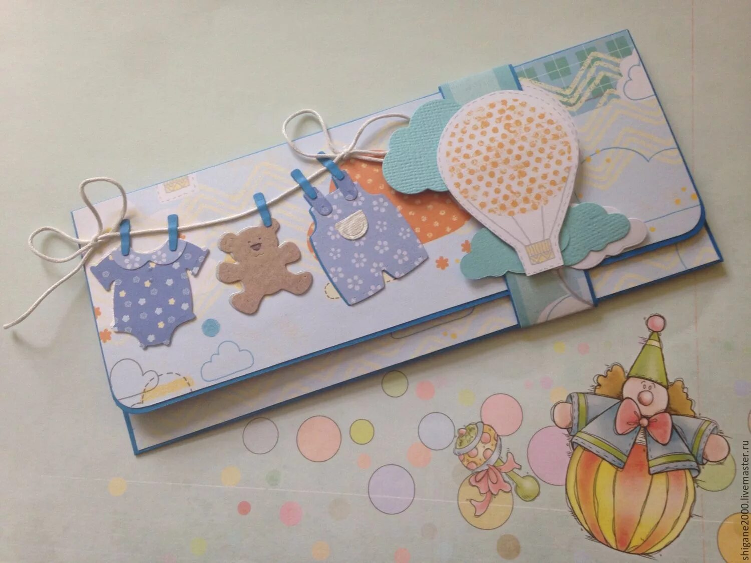 Конверт для новорожденного скрапбукинг. Конверт для денег новорожденному скрапбукинг. Конверт для денег на рождение ребенка. Скрап конверт для денег. Открытка с рождением девочки.