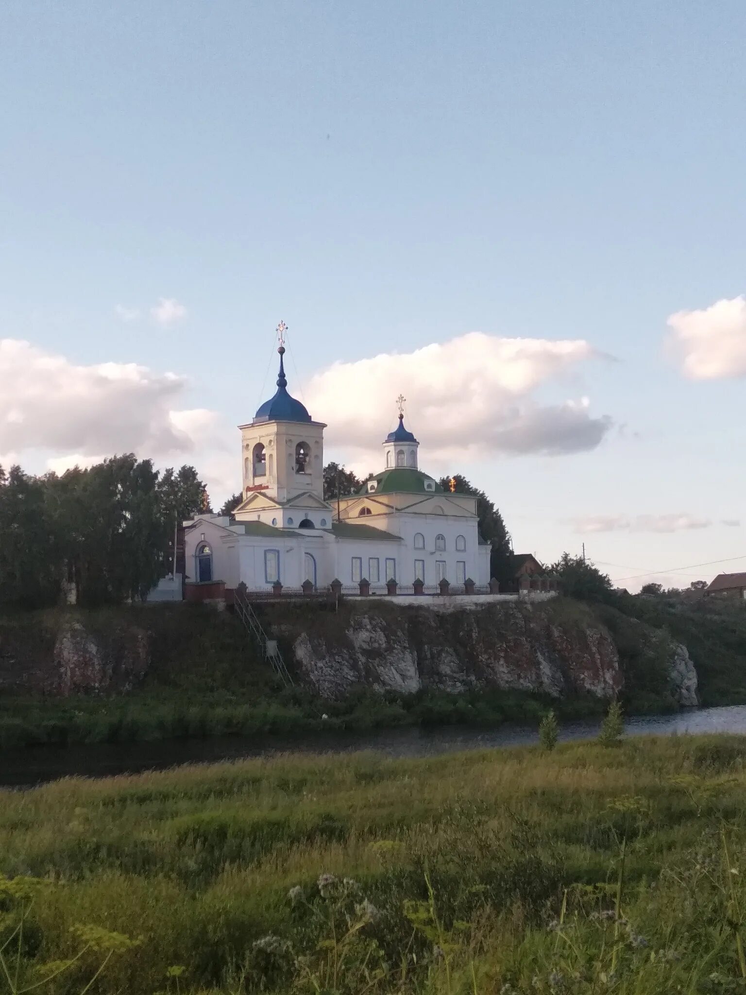 Куда поехать смоленская область. Руины церкви в смоленске. Боровск пафнутьев боровский монастырь. Тверь городок старица. Усадьба храповицкого в муромцево.