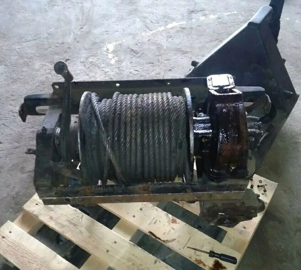 Стопор лебедки зил 131. Зил 131 лебедка гидравлическая. Тросоукладчик для лебедки зил 131. Лебёдка зил 131 на мтз. Редуктор лебедки зил 131.