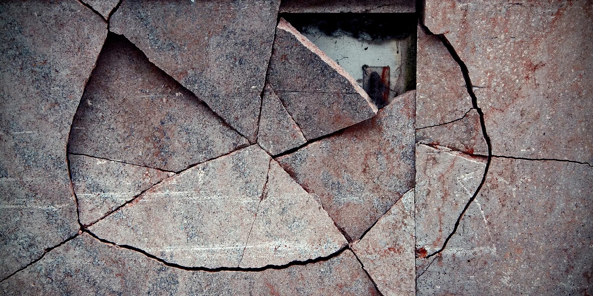 Босс разбитый сосуд hollow knight карта. Разбитый экран. Разбитый монитор. Где находится разбитый. Где находится разбитый.