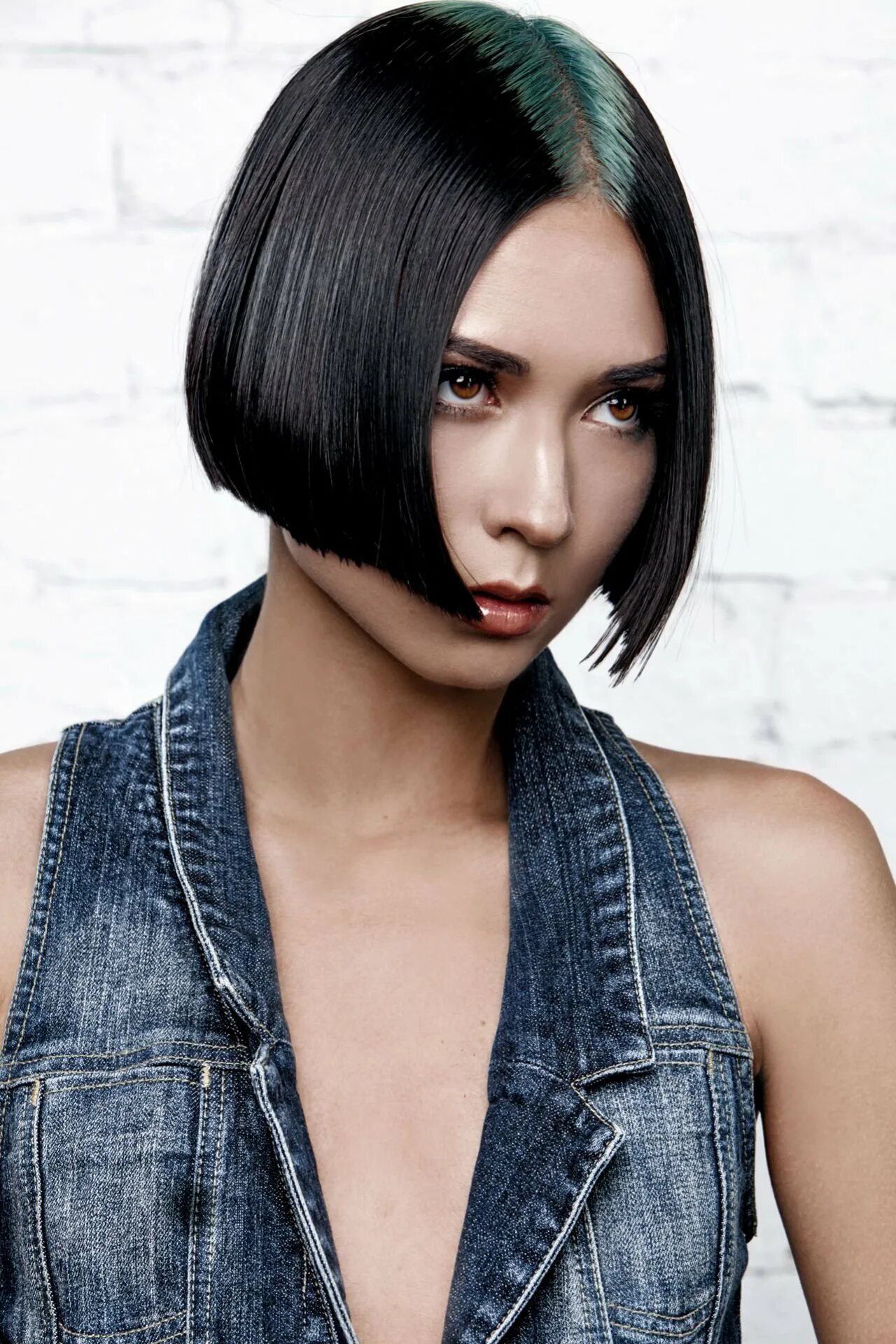 рианна асимметричное каре. удлинённое каре с боковым пробором. стрижка одна сторона длинная с челкой. асимметричный боб рианна. стрижка одна сторона длинная с челкой.