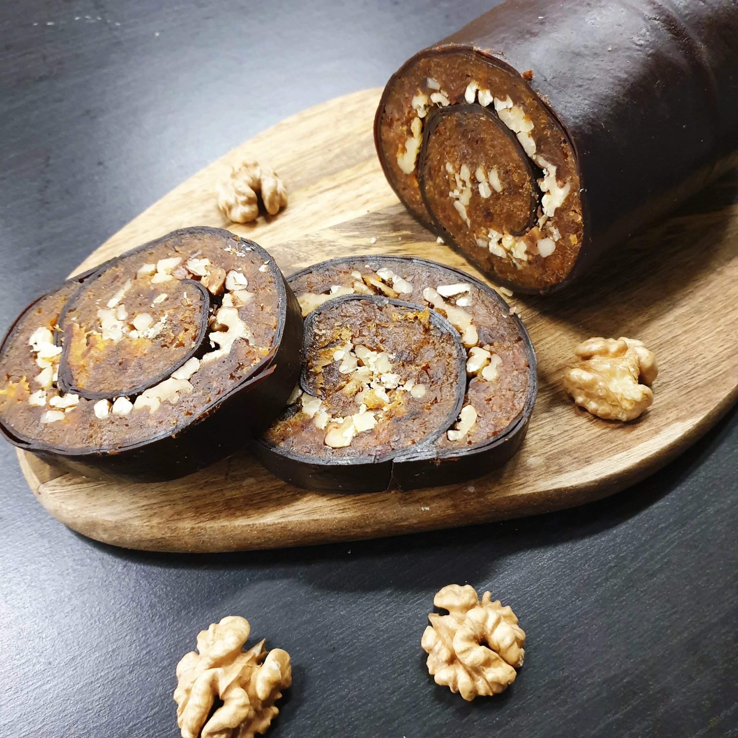 Армянски грецки орех. Алани армянская сладость. vilfood армения грецкий орех. рулет с грецкими орехами. алани сухофрукты армянские.