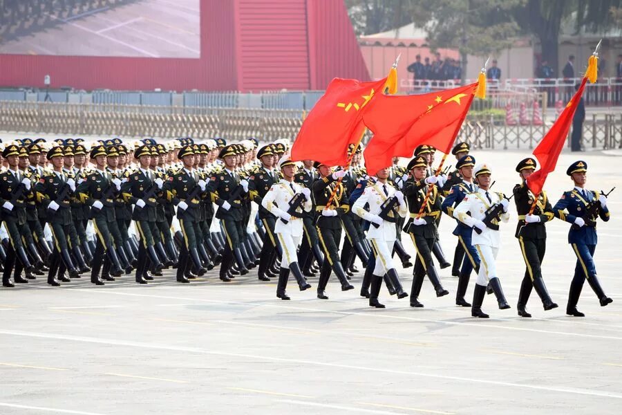Китайский парад видео. Парад НОАК В Пекине. Парад НОАК 2019. Военный парад в честь 70-летия КНР. Парад в Китае в честь 70 летия КНР.