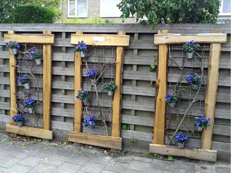 Идеи для забора своими руками фото 40+ Fun and Inspiring Old Window Outdoor Decor Ideas to Make Your Yard Shine Out