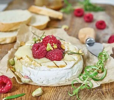 Можно ли запечь сыр бри