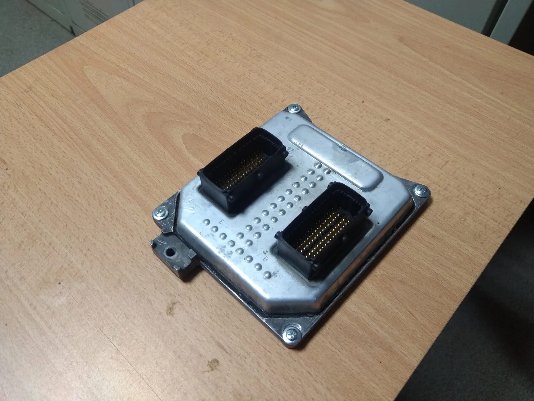 Эбу bosch 17. 71. Опель вектра блок управления двигателем. Эсуд двигателя. Эбу bosch 17.