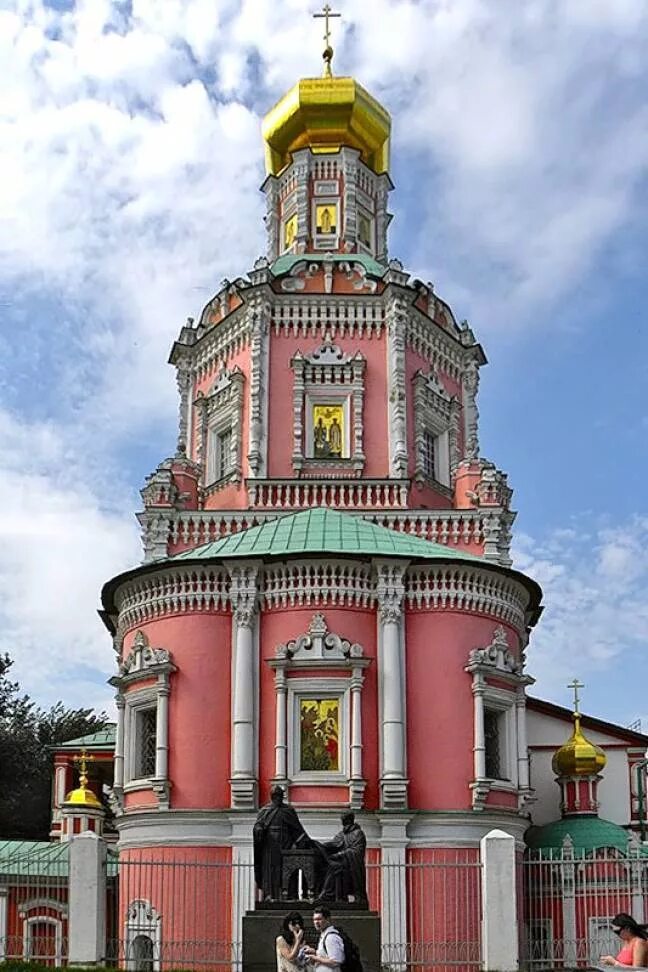 Богоявленский собор бывшего богоявленского монастыря. Храм богоявленского монастыря в москве. Богоявленский собор богоявленского монастыря. Храм богоявления на площади революции. Храм богоявления господня в китай городе.