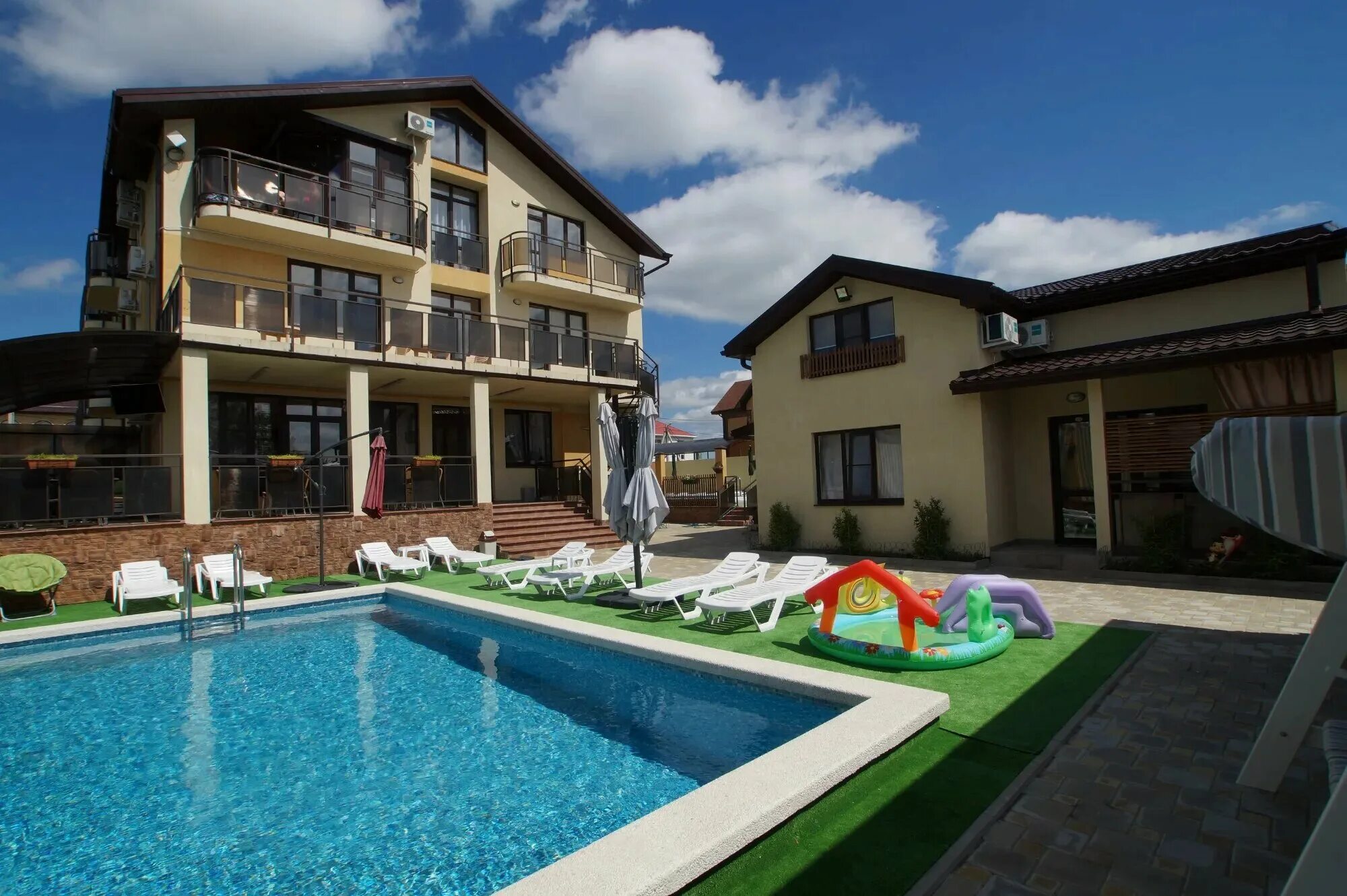 Гостевом доме в качестве. Штиль 3 сочи. Адлер улица чкалова вилла орхидея. Гостевом доме в качестве. Гостиничный дом витязево.