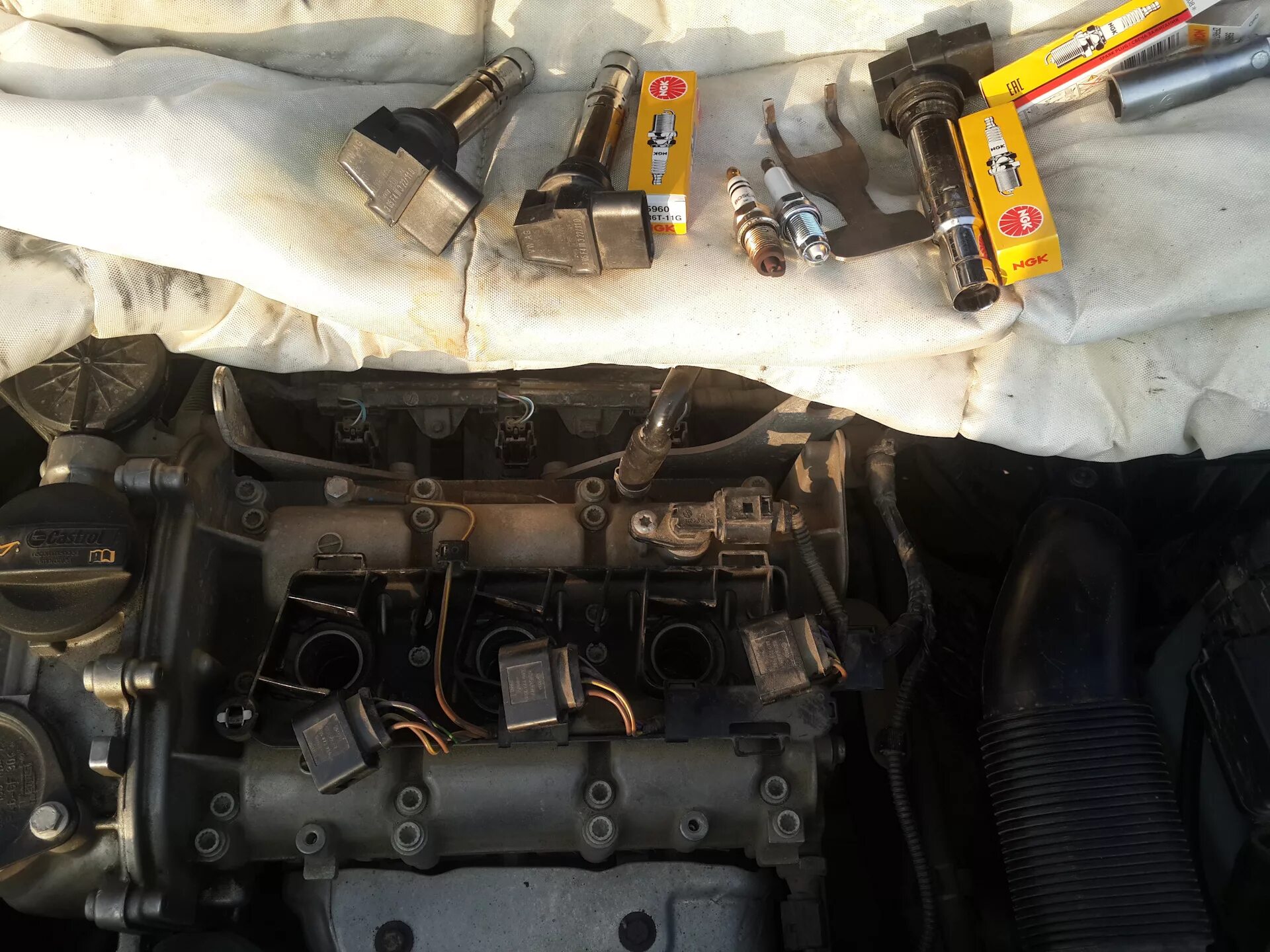 Замена свечей - Skoda Roomster, 1,6 л, 2008 года расходники DRIVE2