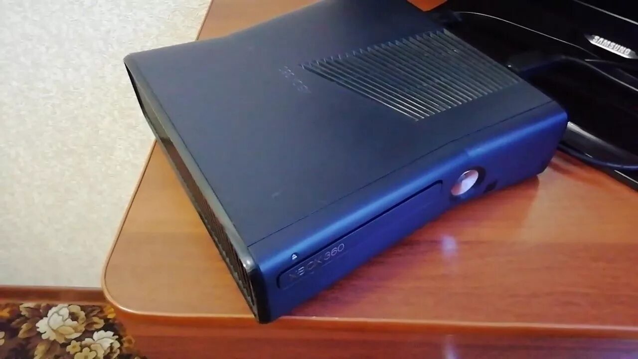 Дисководы на xbox 360 открытый. Xbox 360 fat заглушка дисковода. Крышка лотка привода xbox 360 slim. Xbox 360 fat заглушка дисковода. Не открывается дисковод на двд плеере.