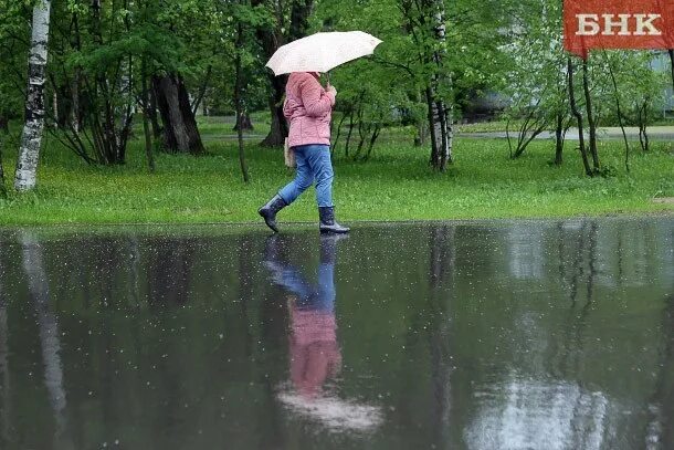 Слабый дождь слабый. Сыктывкар летом в дождь. Слабый дождь. Выходные слабый дождь; +21⁠…⁠+22°; слабый.