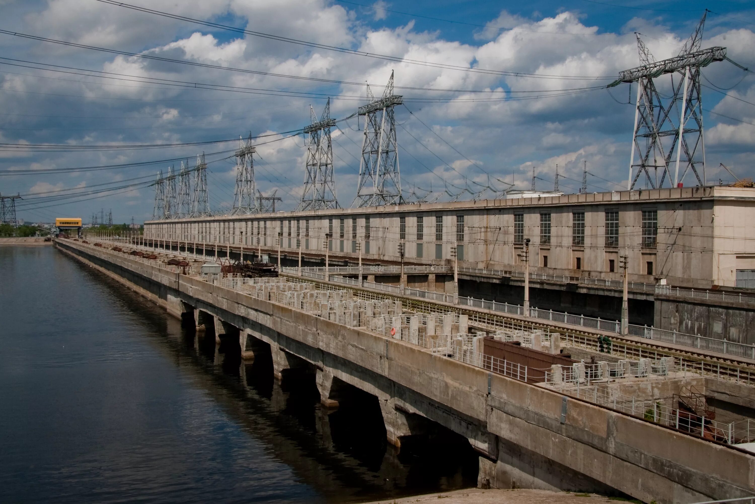 Куйбышевская гэс. Жигулёвская гэс куйбышевская. Дамба волжской гэс. Куйбышевская гидроэлектростанция (1958),. Шандоры гэс тольятти.