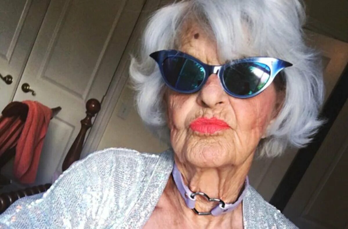 Пожилые турецкие актрисы пожилые. My granny english. Девушка sit on granny. Grandma goes. Седая старуха.