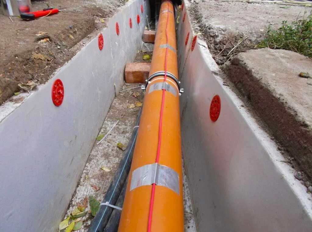 Утеплители водопроводов под землей. Теплоизоляция для труб пнд 32 в земле. Теплоизоляция скорлупа для труб 110 мм. Утеплить трубу водоснабжения. Утеплитель для пнд трубы 32.