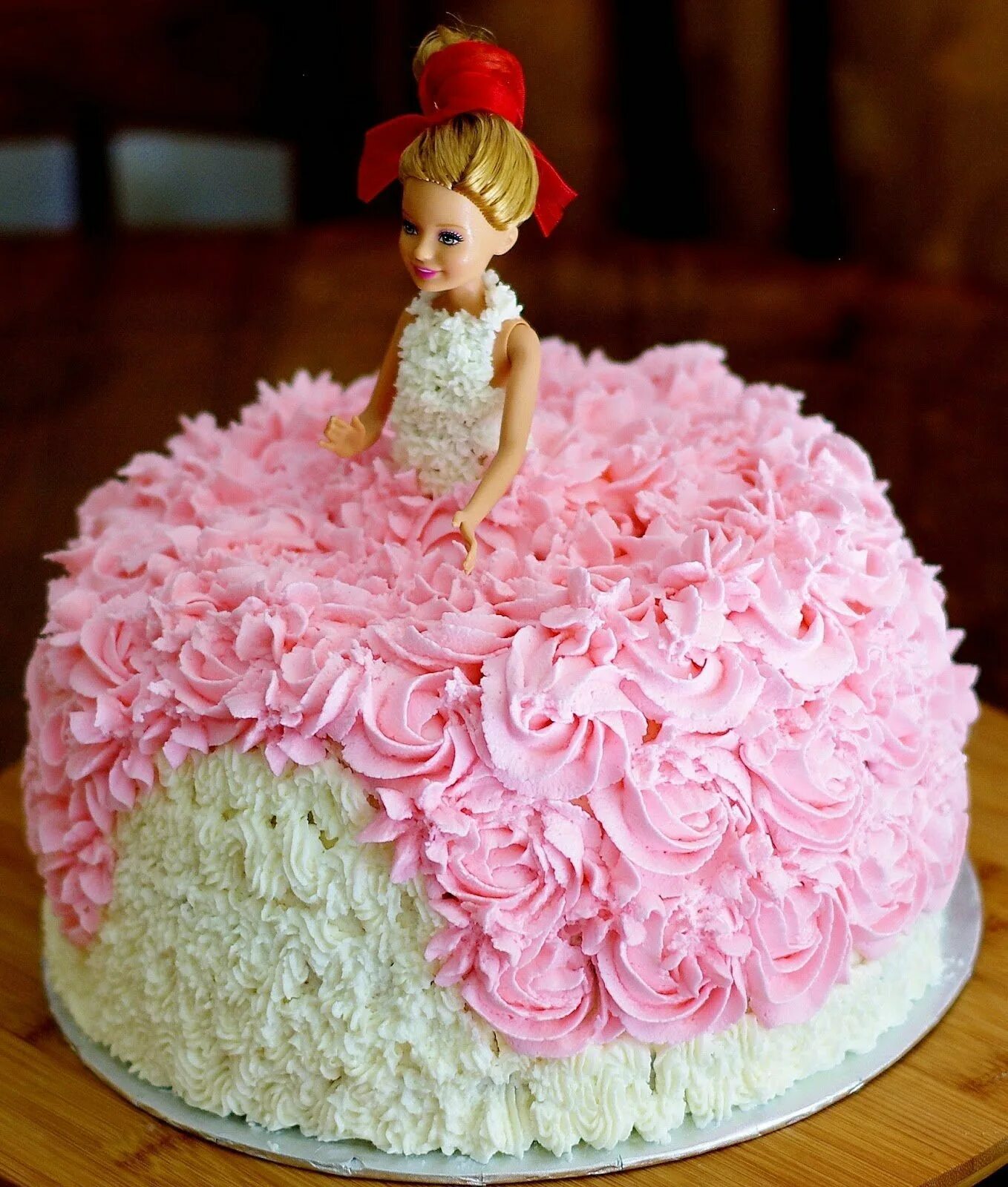 Оформление торта на день рождения девочке. Торт девочка. Торт на день рождения девочке. Кремовый торт для девочки. Очень красивый торт для девочки.