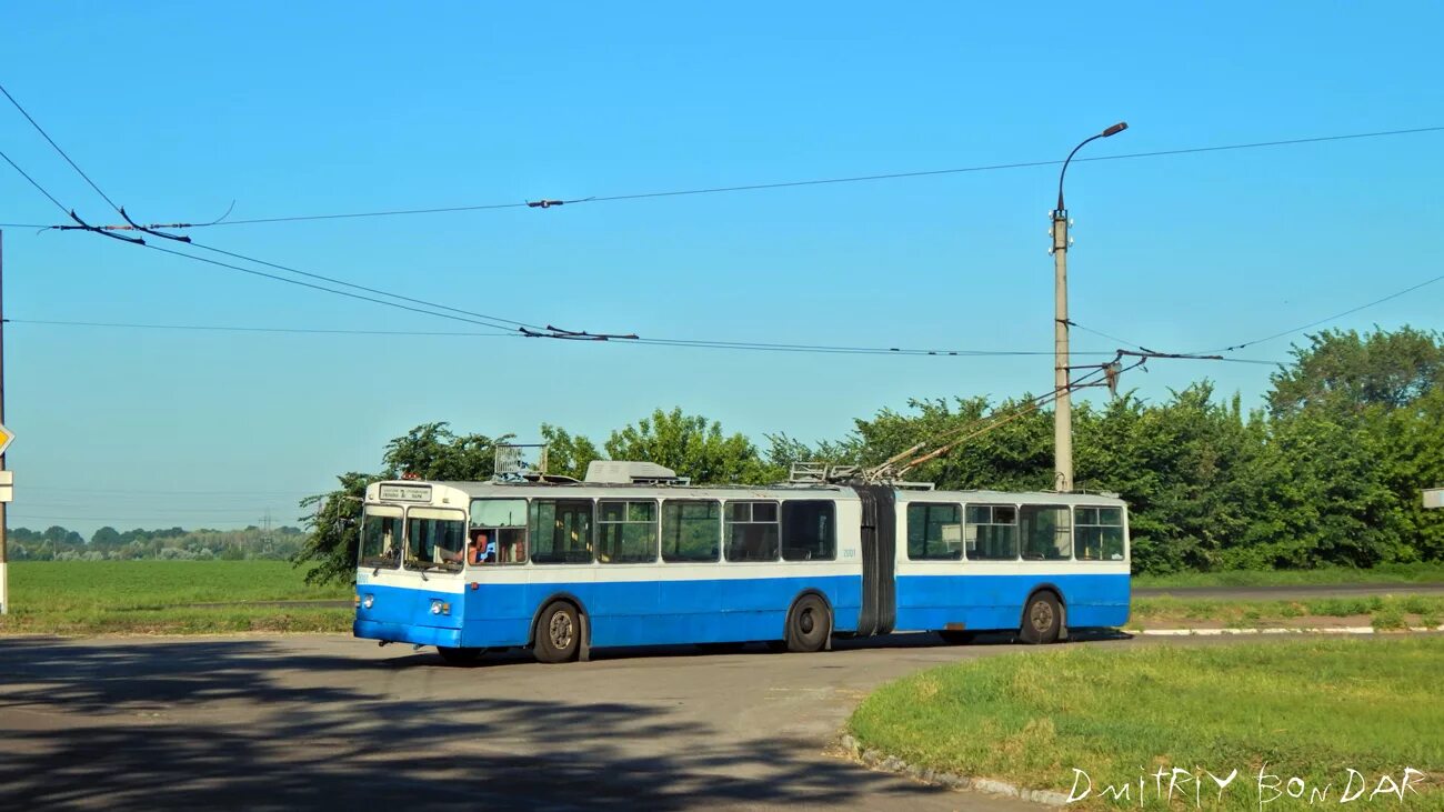 Длинные троллейбусы. Троллейбус ЗИУ 10 гармошка. ЗИУ 683. Черкассы троллейбус 2001. ЗИУ-683бм1.