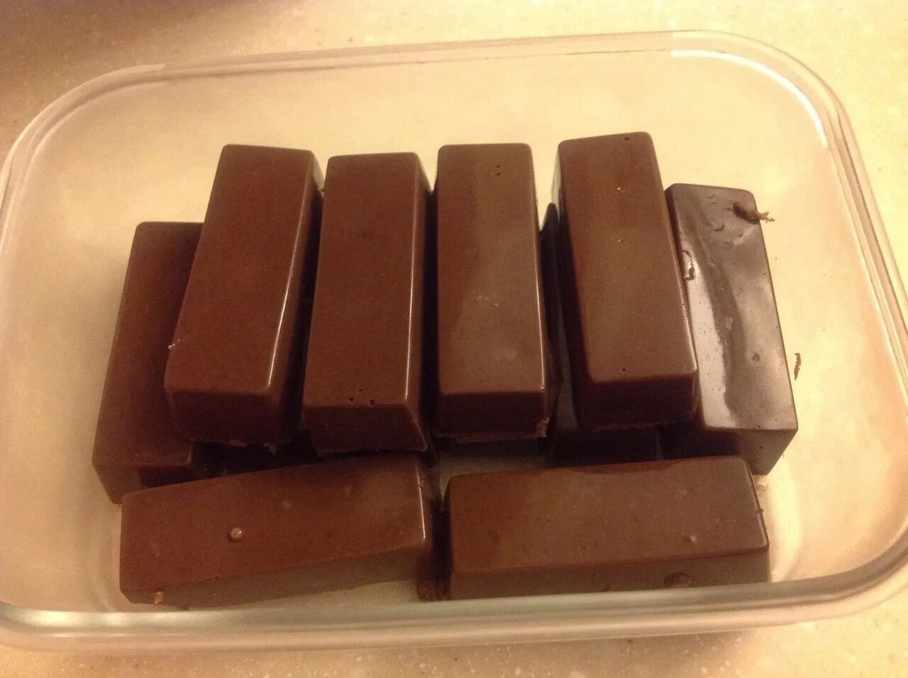 Сырок без шоколада. Сырок шоколадный. Сырок в шоколаде. Домашние сырки в шоколаде. Форма для шоколадных сырков.