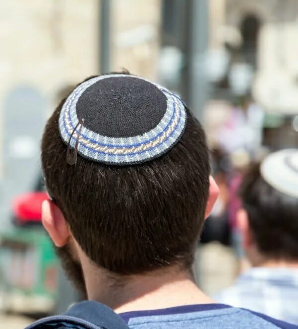 Еврейская шапочка ермолка. Ермолка еврейский головной убор. Ермолка тюбетейка. Еврейская мужская Национальная шапка ермолка.