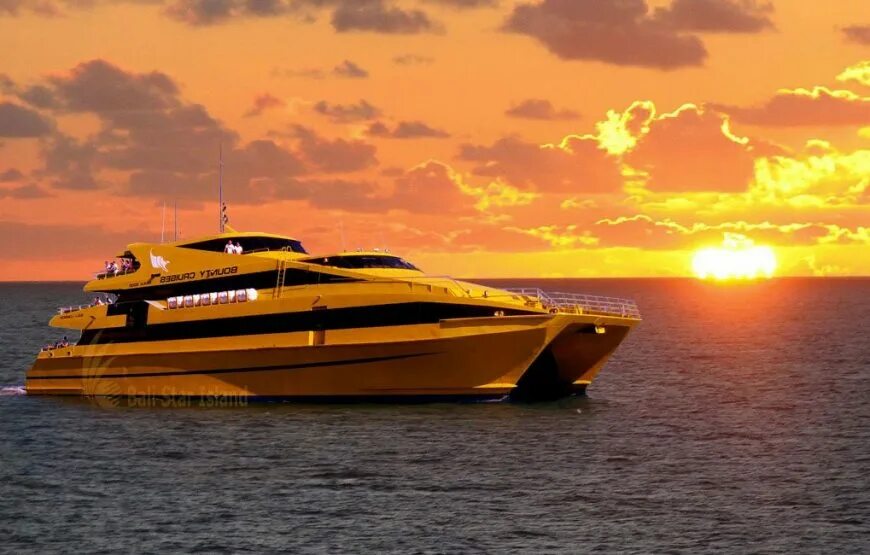 Fashion fantasy sunset cruise. Теплоход на закате. Fashion fantasy sunset cruise. Круизный лайнер на закате. Круиз на закате мальдивы.