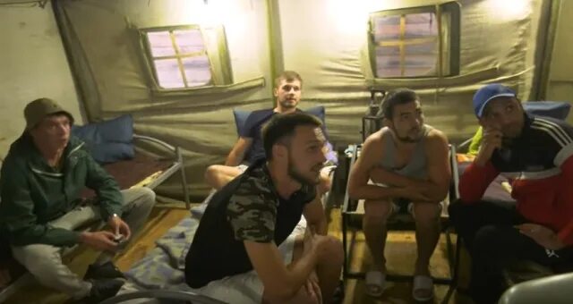 Хулиганы 1 5. Хулиганы 1 5. Шоу хулиганы 1 сезон. Хулиганы 1 5. Бовер хулиганы зеленой улицы.