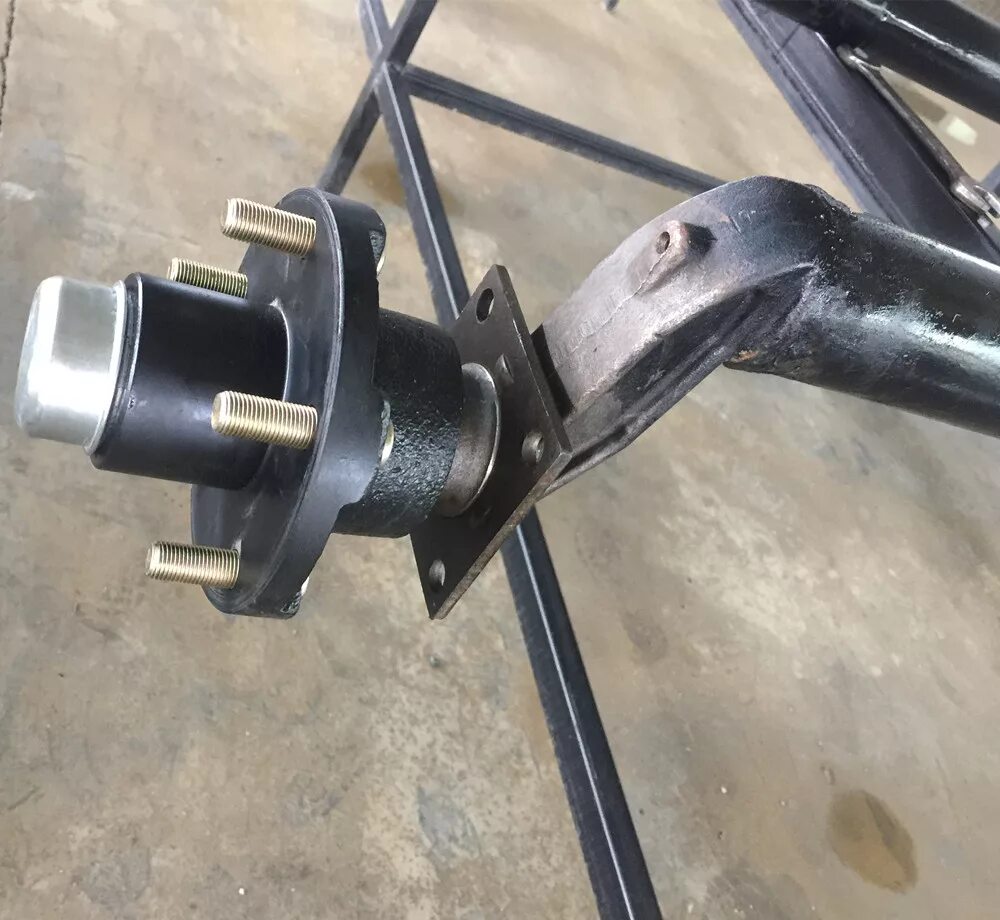 Ступицы от ваз 2108 на мотоблок. Ступичная ось. Прицеп на ступицах 2108. Ступица 2108 на ось прицепа. Цапфа уаз 31512.