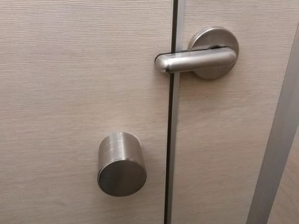 Ручки для санузлов. Ручки аблой для сантехнических перегородок. замок для сантехнических перегородок титан. нержавеющая фурнитура stc 304 для сантехнических перегородок из hpl.. ручка аблой для сантехнических кабинок.