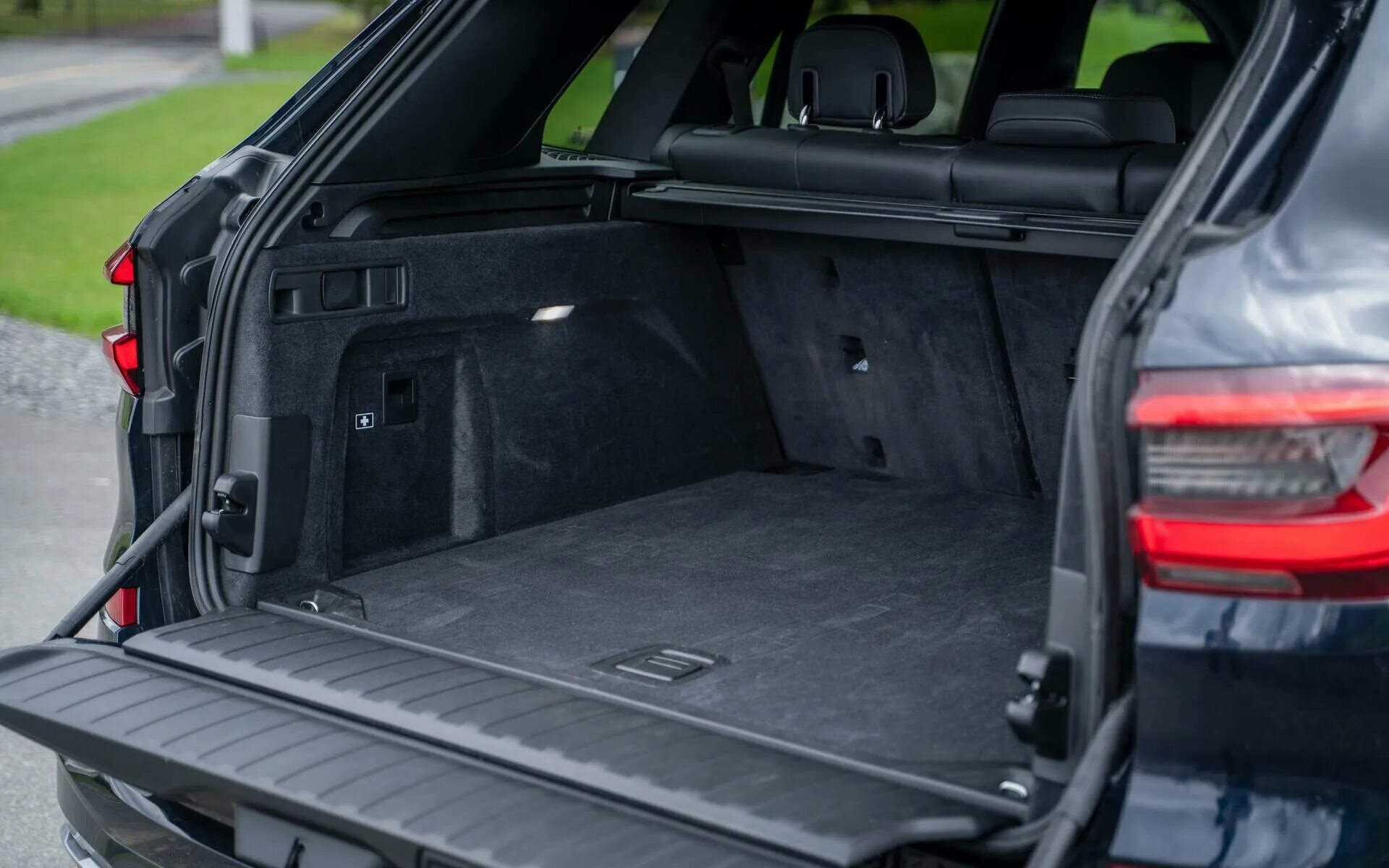 Bmw x5 2008 багажник. бмв х5 2020 багажник. Bmw x5 багажник. Bmw x7 багажник. багажник bmw x5 f15.