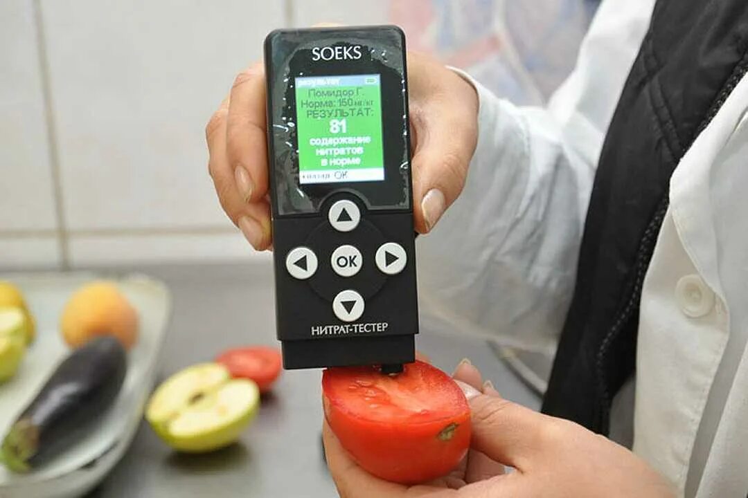 Прибор для овощей нитраты. Измеритель нитратов в овощах и фруктах. Прибор замера нитратов в овощах и фруктах. Нитрат тест. Аппарат для измерения нитратов в продуктах.