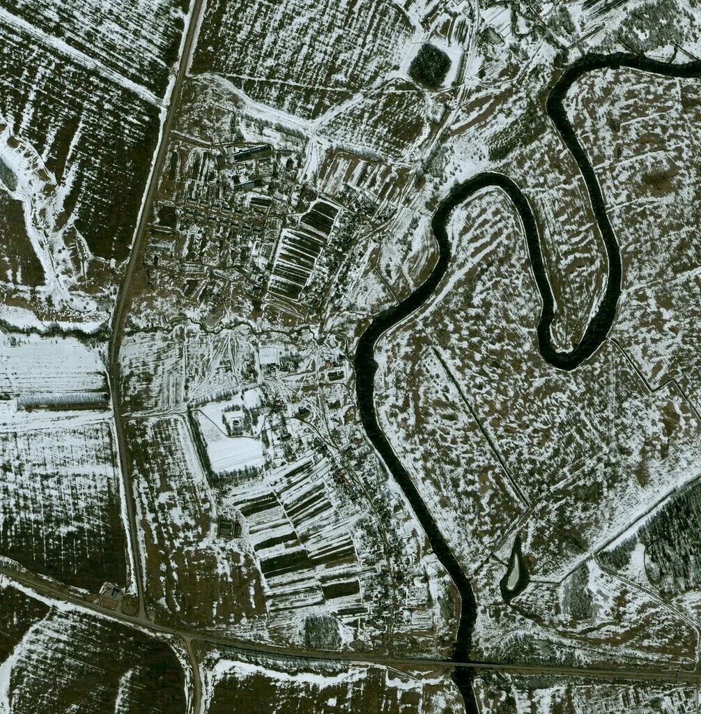 снимки со спутника. участок со спутника. старые деревни со спутника. карта старинных деревень. спутниковые снимки российских войск.