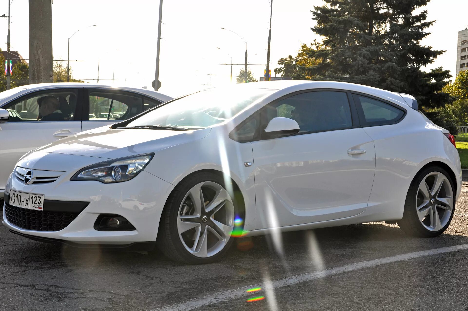 Opel 20. Opel Astra GTC r20. Opel Astra j GTC. Opel Astra j GTC 2012 White. Opel Astra j r20.