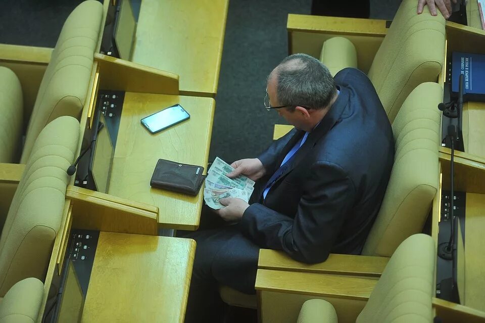 долг по зарплате. картинка зарплата директора. директор без зарплаты.