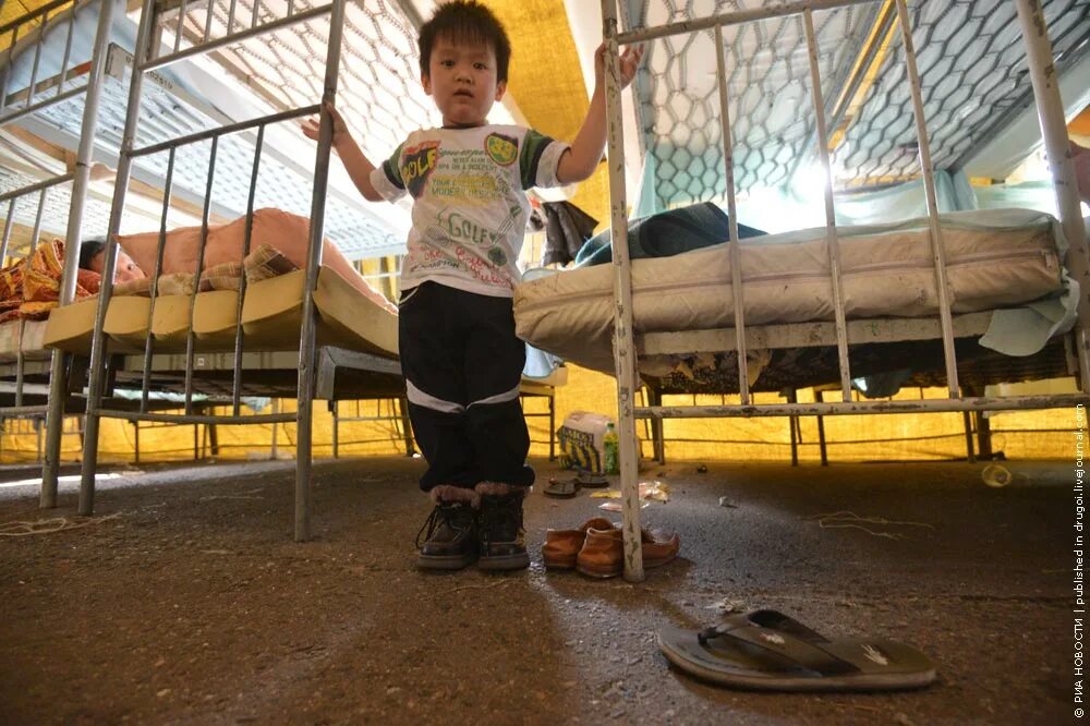 Лагерь плохих детей. Северянка лагерь нижний тагил. Дети едут в лагерь. Дети в лагере. Самые ужасные комнаты в лагере.