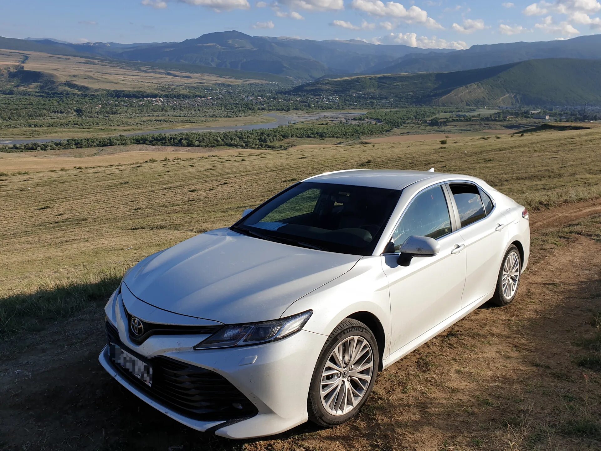 Toyota Camry xv70. Toyota Camry xv70 белая. Toyota Camry 70. Тойота Камри 70 белая.