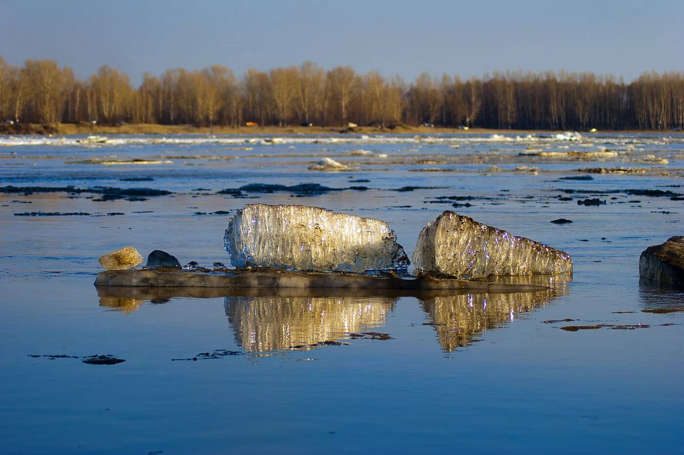 Где вскрылась река. Весенний ледоход на реке. Ледоход Обь. Апрель ледоход на реке.