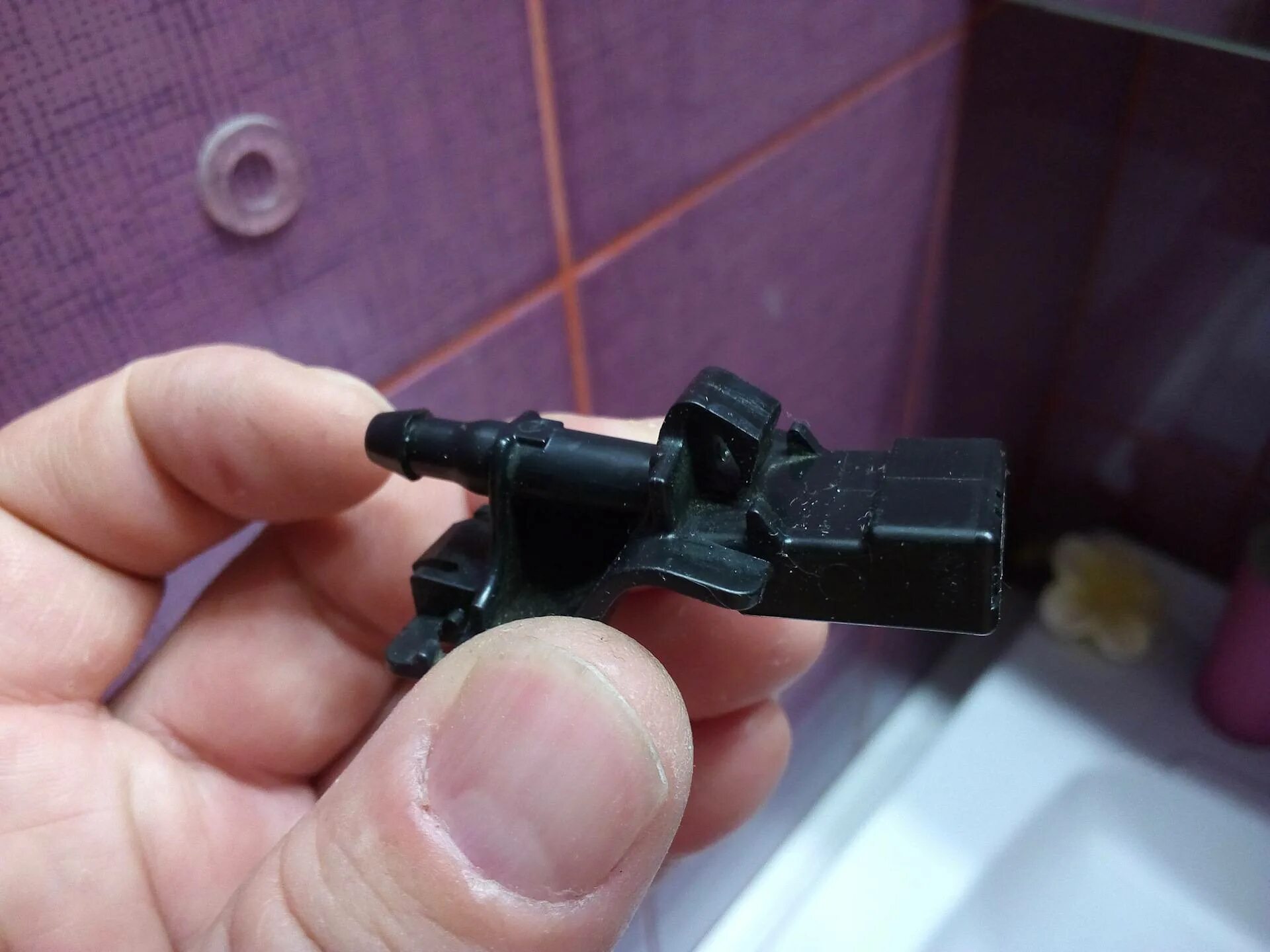 Форсунка омывателя заднего стекла хендай ix35. Форсунка омывателя лобового стекла omega b. Форсунки омывателя лобового стекла ваз 2110. Как прочистить форсунку омывателя лобового стекла на кашкай j10. Форсунки омывателя фольксваген поло седан.