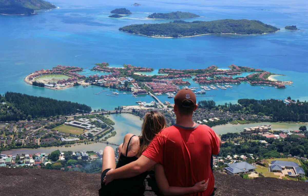 Island tour. 2. Сейшельские острова. Жители на острове Маэ Сейшелы. Сейшельские острова туристы.