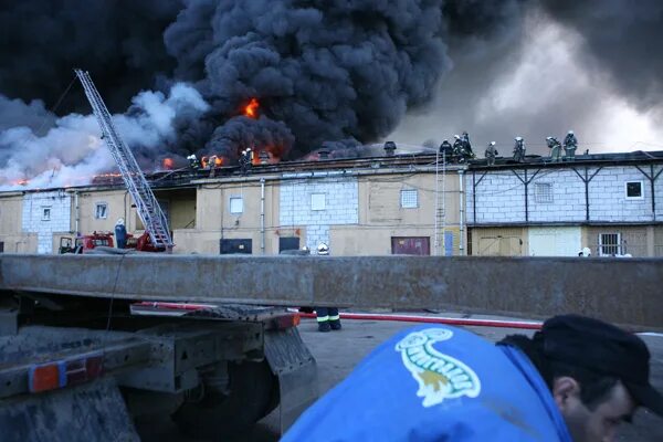 Бадаевские склады пожар 1941. Пожар бадаевские склады 2010. Бадаевские склады пожар 1941. Бадаевские склады в санкт-петербурге сейчас. Бадаевские склады пожар 1941.